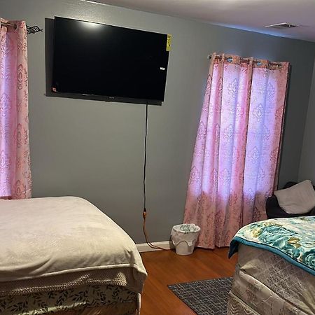 Divine Villa Guest House 65 Sherman 6Mins To Airport And 4Mins To Penn Station Newark Exterior photo