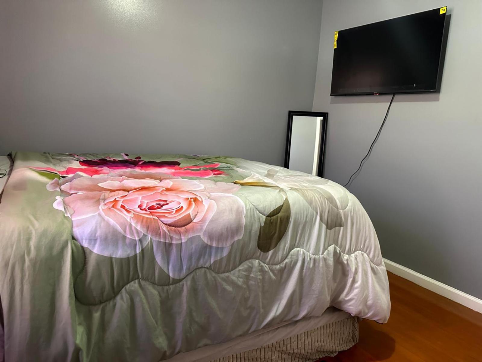 Divine Villa Guest House 65 Sherman 6Mins To Airport And 4Mins To Penn Station Newark Exterior photo