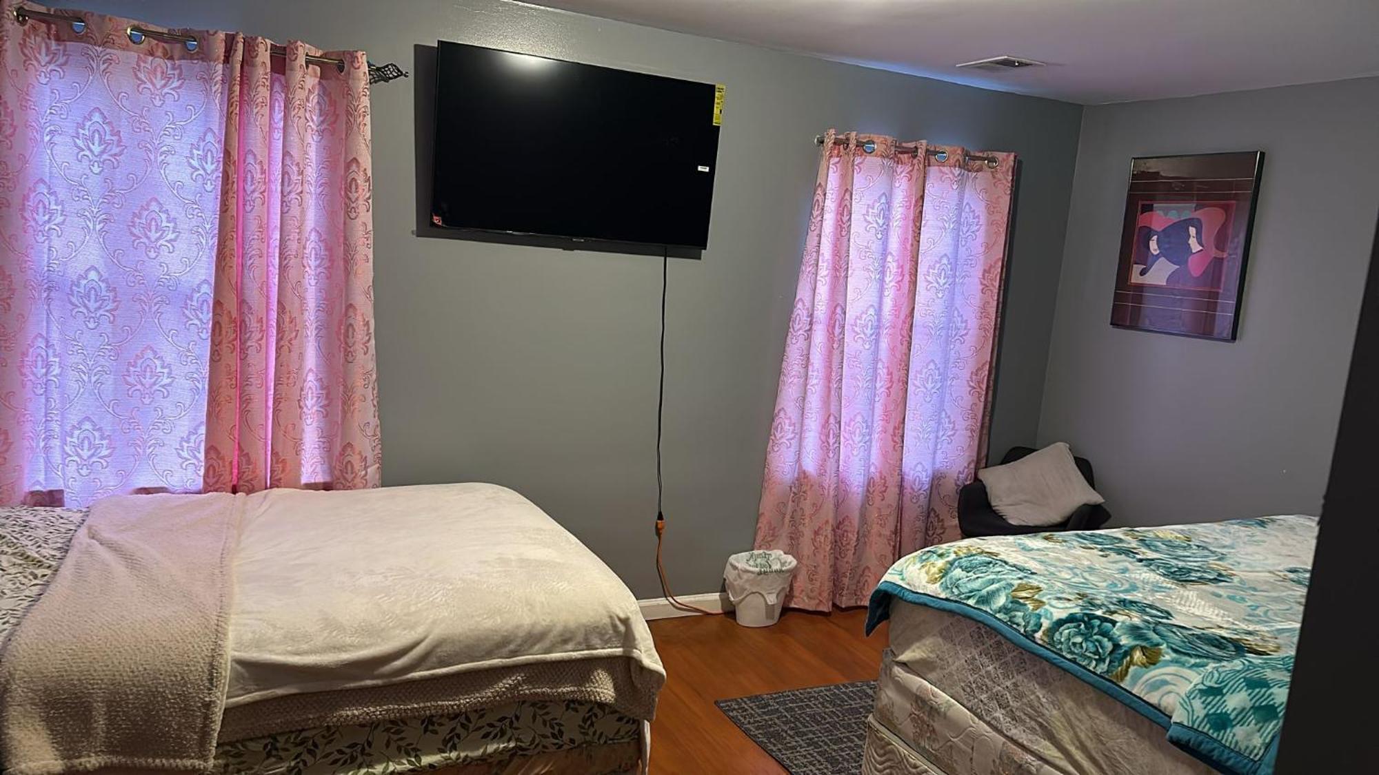 Divine Villa Guest House 65 Sherman 6Mins To Airport And 4Mins To Penn Station Newark Exterior photo